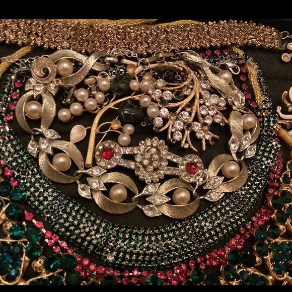 ⚜️ 2.5 LB Vintage Estate Jewelry Mystery Lot – Signed | Wearable & Repair ⚜️ - Picture 8 of 11